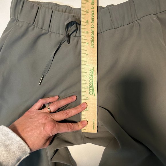 Lululemon On the Fly Sage Green 7/8 Pants Sz 8 - Picture 6 of 7